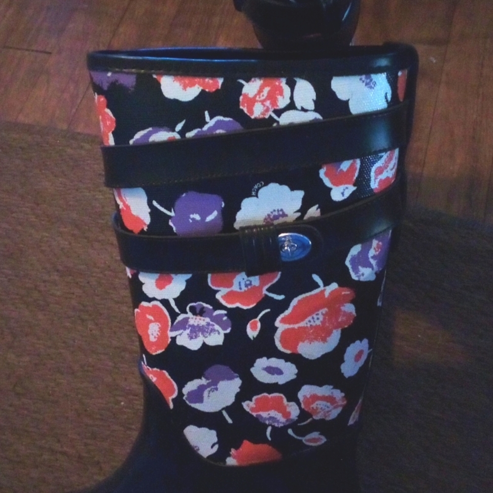 Coach  Trisha  rain boots in multi color. Size 8 - Picture 2 of 7